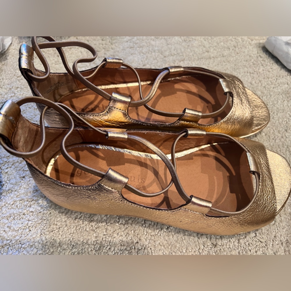 Gentle Souls by Kenneth Cole - A new women’s gold gladiator sandals - 7.5 to 8